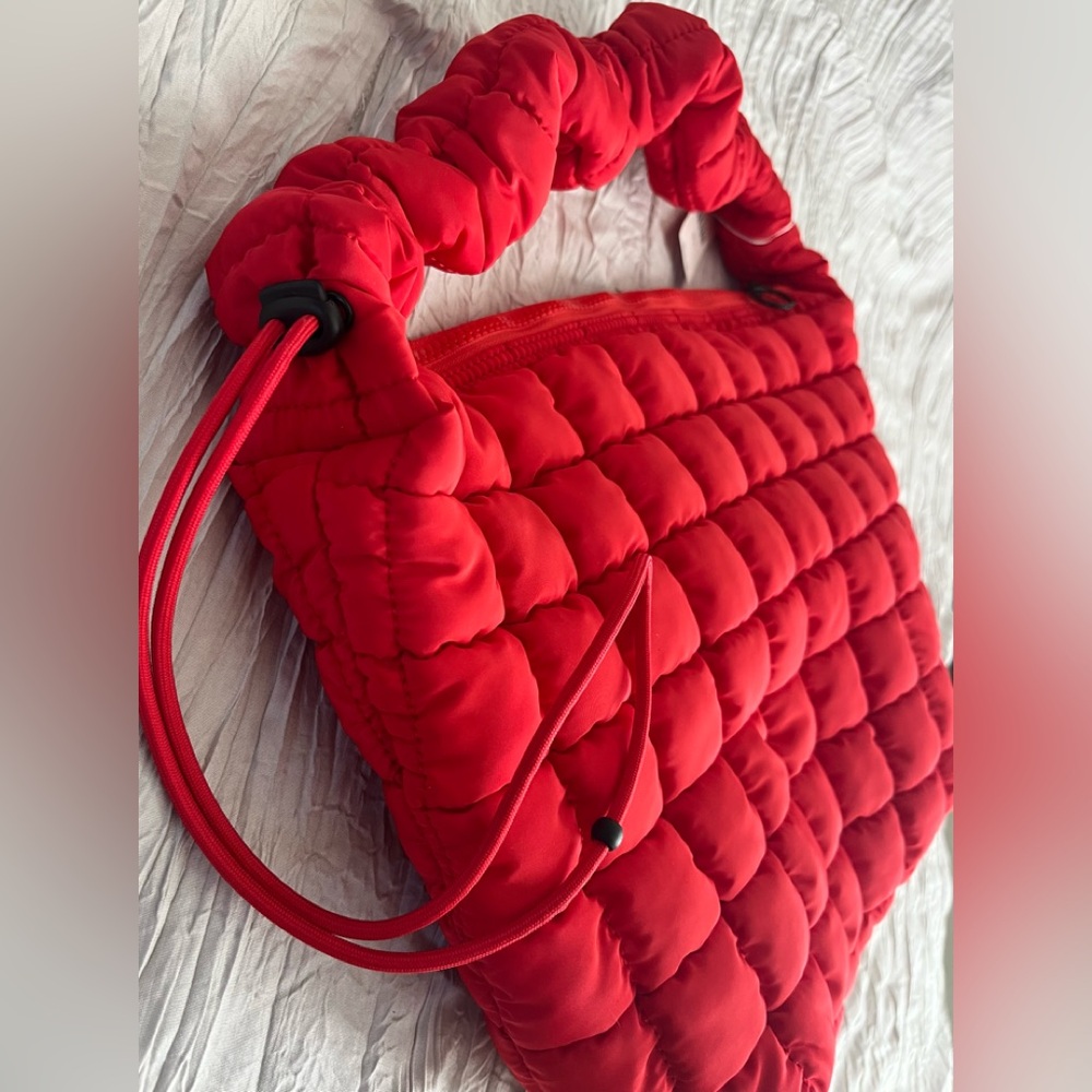 Anthropologie quilted - puffy bag with scrunchy handle- bright, roomy, fun! NWT - Picture 3 of 9